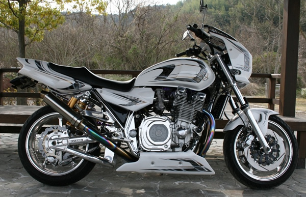 YAMAHA XJR　