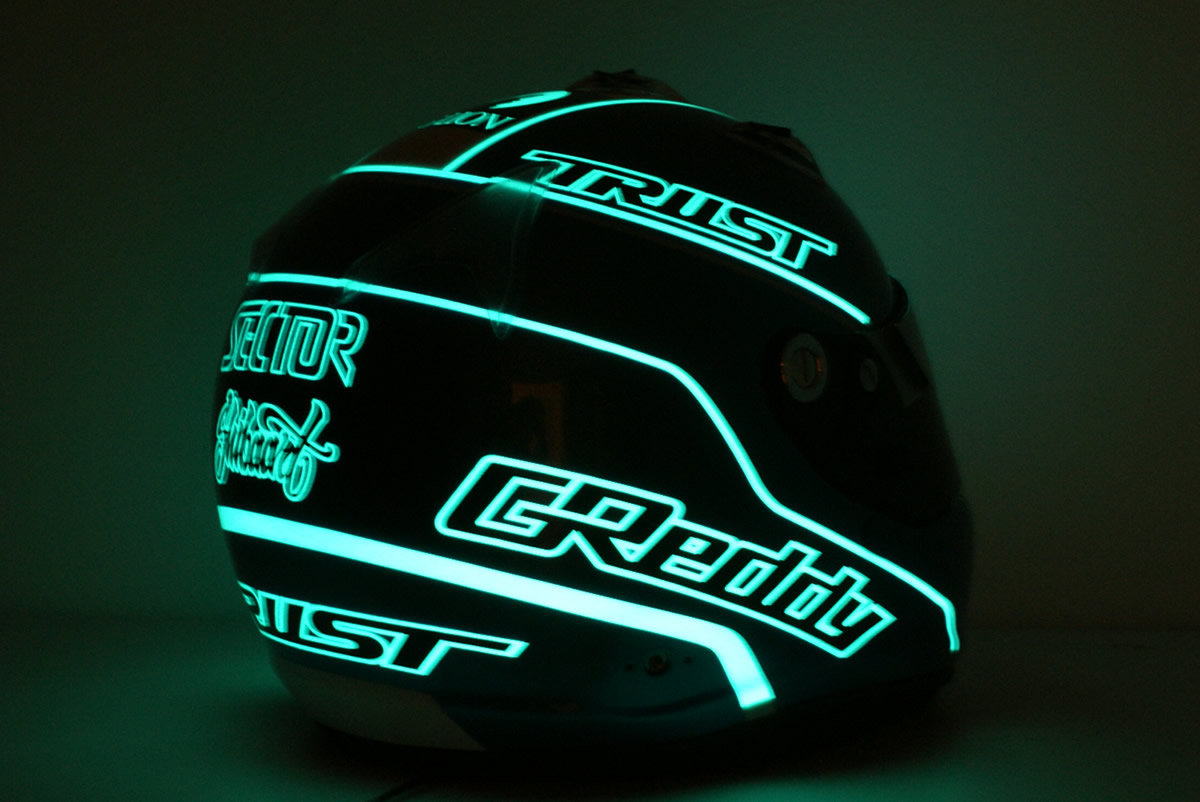 エレクトロペイントSECTOR｜発光するカスタムペイント技術｜ARAI GPヘルメット施工事例4